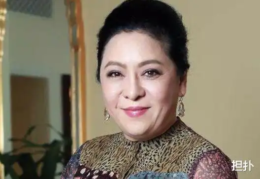 一颗钻石7600万,她才是香港隐形女首富 电影|向华强|李连杰|豪门明星