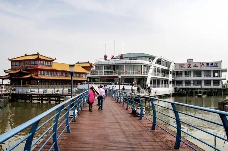 金坛长荡湖水城餐饮业