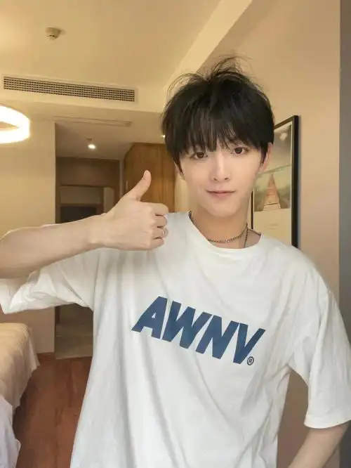 分享一个男高中生发型巨嫩