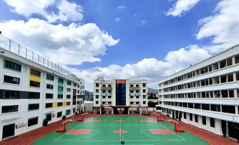 泉州实验中学城东校区学校目前分五个校区,圣湖校区坐落于圣湖社区