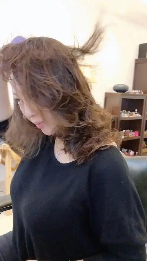 微视上来的大美妞儿～沙性发质～自己吹干～自然成型