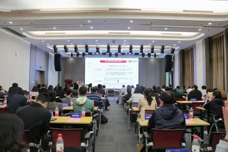 北京互联网法院审管办(研究室)主任李文超作为训练营第一课的授课讲师