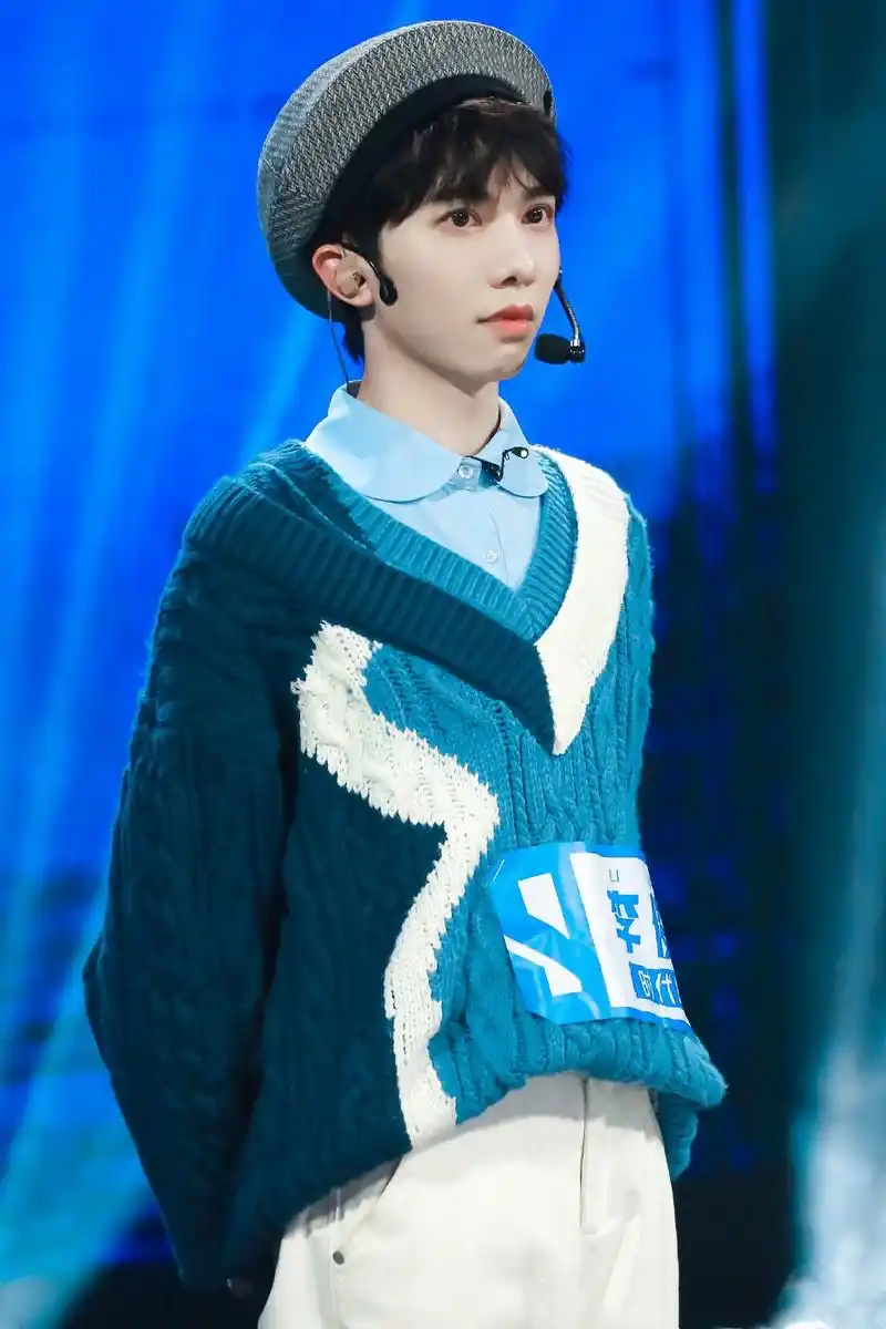 时代峰峻老大哥李俊濠,穿搭也是时尚得很,没有不会穿的楼人!