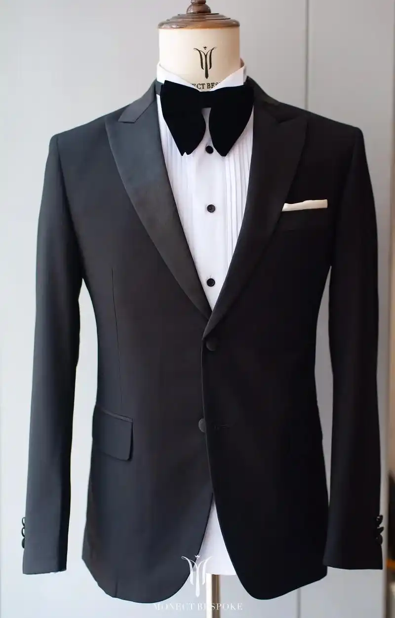 在正式礼服里,虽然塔士多比不上 - 抖音