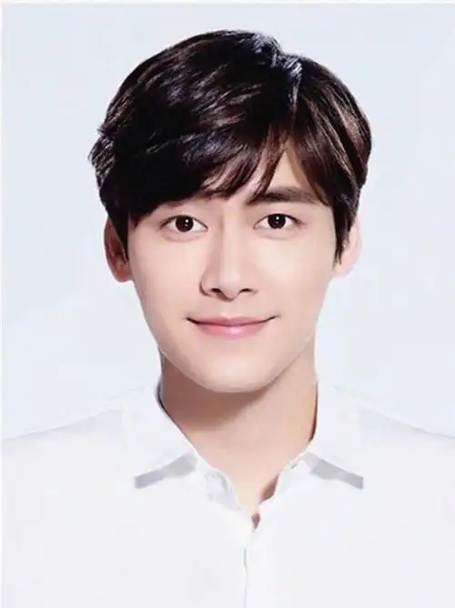 明星证件照曝光周杰伦秀气千玺帅到飞起华晨宇的区别大