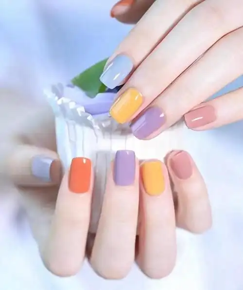 简单好看跳色美甲(简单活泼的夏日跳色美甲)(7)