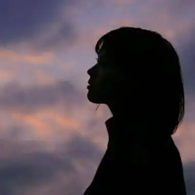 女头孤独寂寞 孤独女生头像伤感