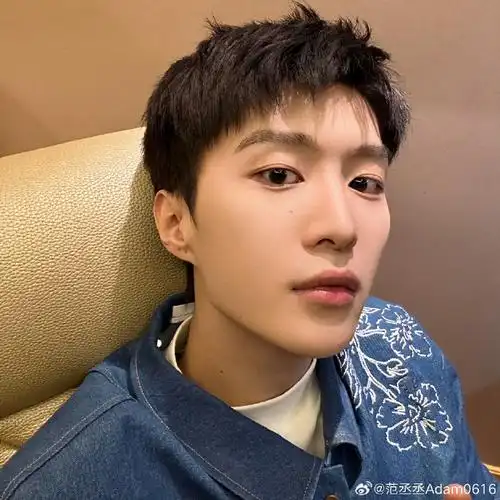 天啊跑男路透范丞丞短发 黑框眼镜 完全男大!完全击中!完全喜欢!