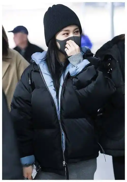 王子文冷天露腿不怕冻,网友:这腿得有一米八_羽绒服_矮个子_选择了