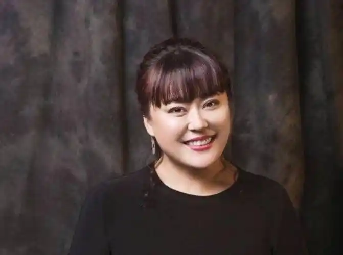 演员李菁菁:三婚三离,50岁下嫁小22岁圈外男友后,怎样了