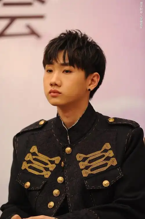 汪苏泷是本季《家族忍者》的大赢家之一,他再次展现了自己作为歌手和