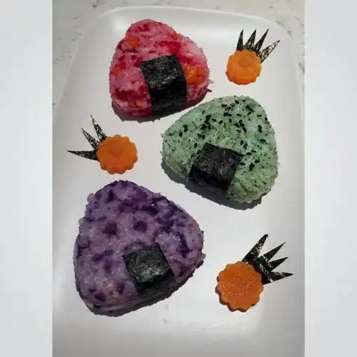 九七麻麻做的彩色糯米饭团