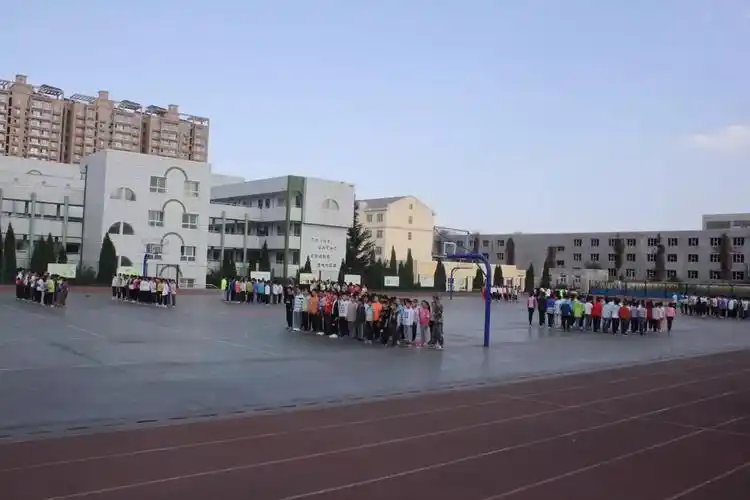 南村中学召开2017级新生军训动员大会