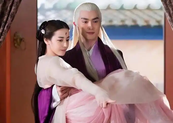 刘诗诗的公主抱,让多少体虚的男星"臊得慌"?_赵丽颖_迪丽热巴_高伟光