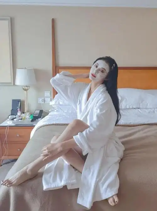 组图|甘露:长腿姐姐的户外写真