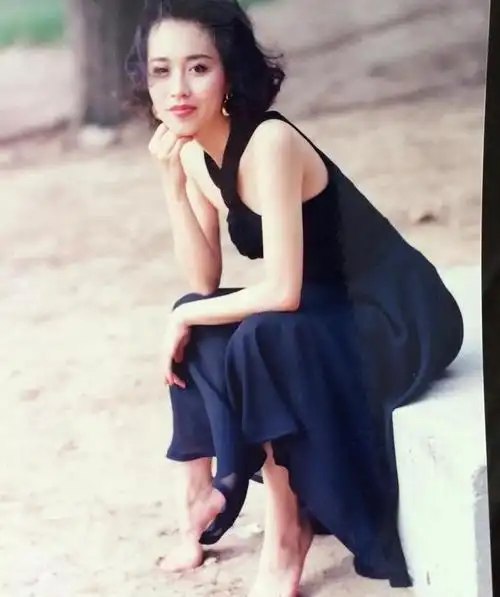 港圈冻龄富婆近照曝光从贫民窟到过亿身家她怎么做到的