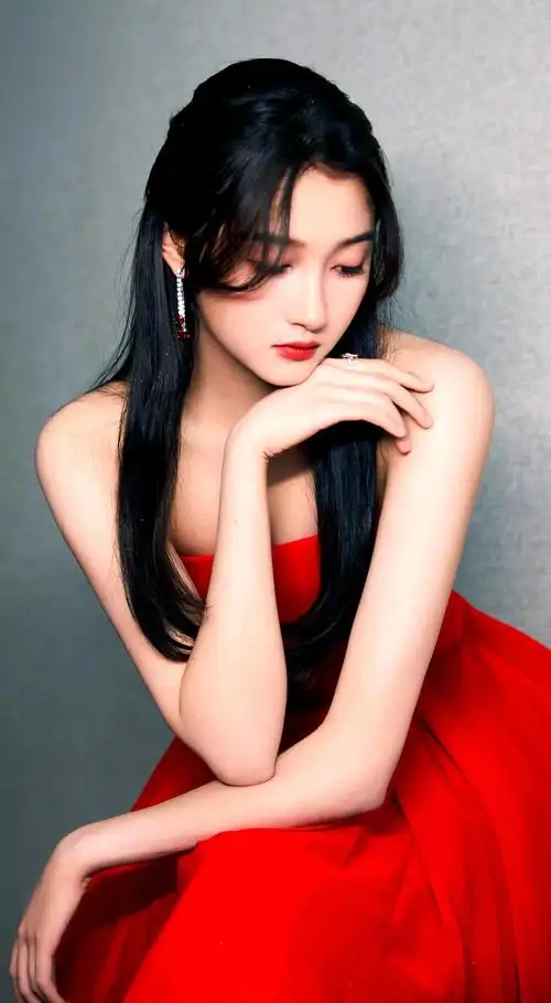 关晓彤红色裹胸性感小礼服绝色写真 – 爱读书