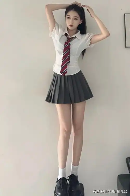 被41岁陈意涵的少女感惊艳了学院衬衫百褶裙洋气减龄特迷人