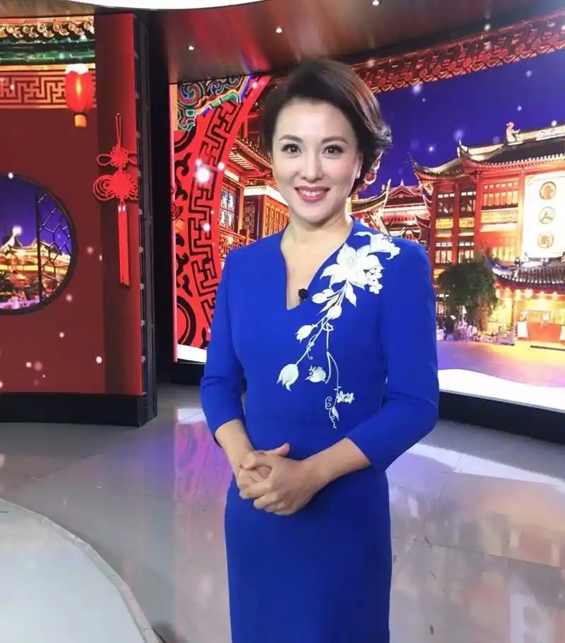 百变央视美女主播梦桐罕见生活照曝光原名这么普通难怪不用了