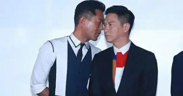 谢霆锋为陈伟霆庆生,对比当下港娱顶流,才明白张家辉说的是真的_电影