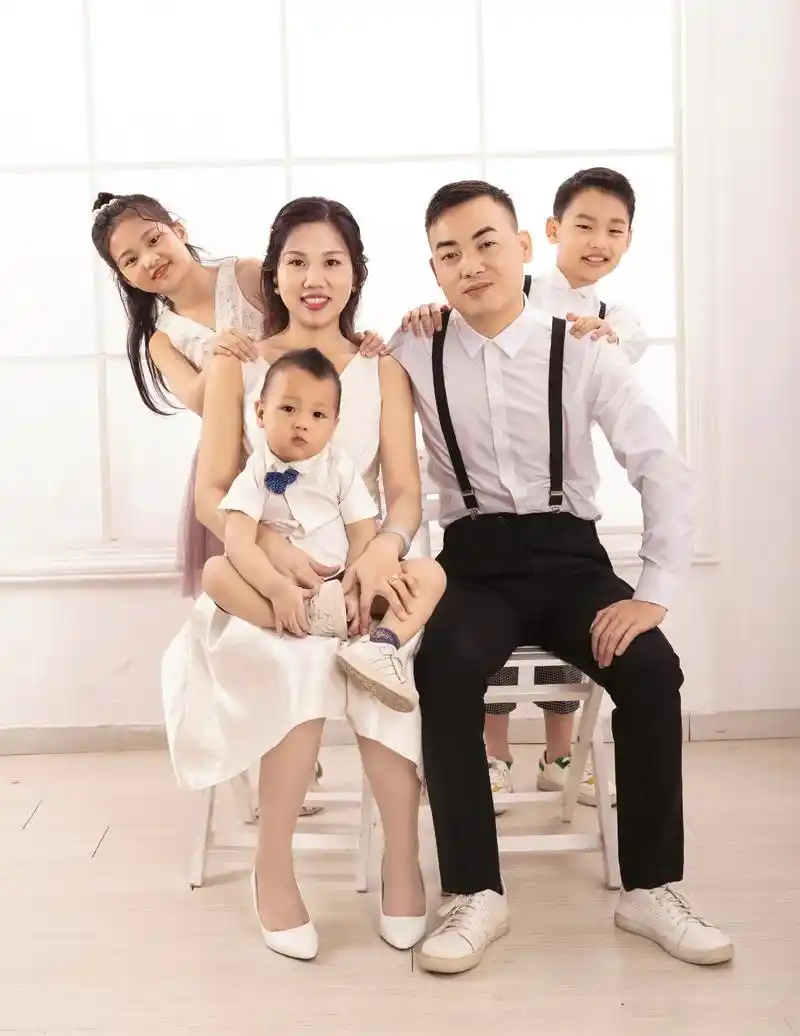 选了最温馨的全家福照片,才配得上这炙热动听歌声,孩子们一天天 - 抖