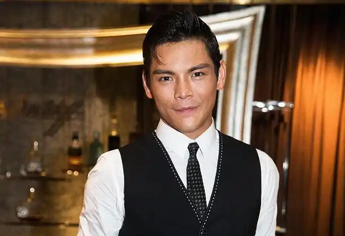 向佐郭碧婷完婚,从恋爱到结婚都有她身影,向佐坐实妈宝男