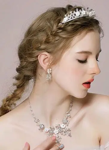 欧美新娘复古发型让你做个高贵典雅新娘