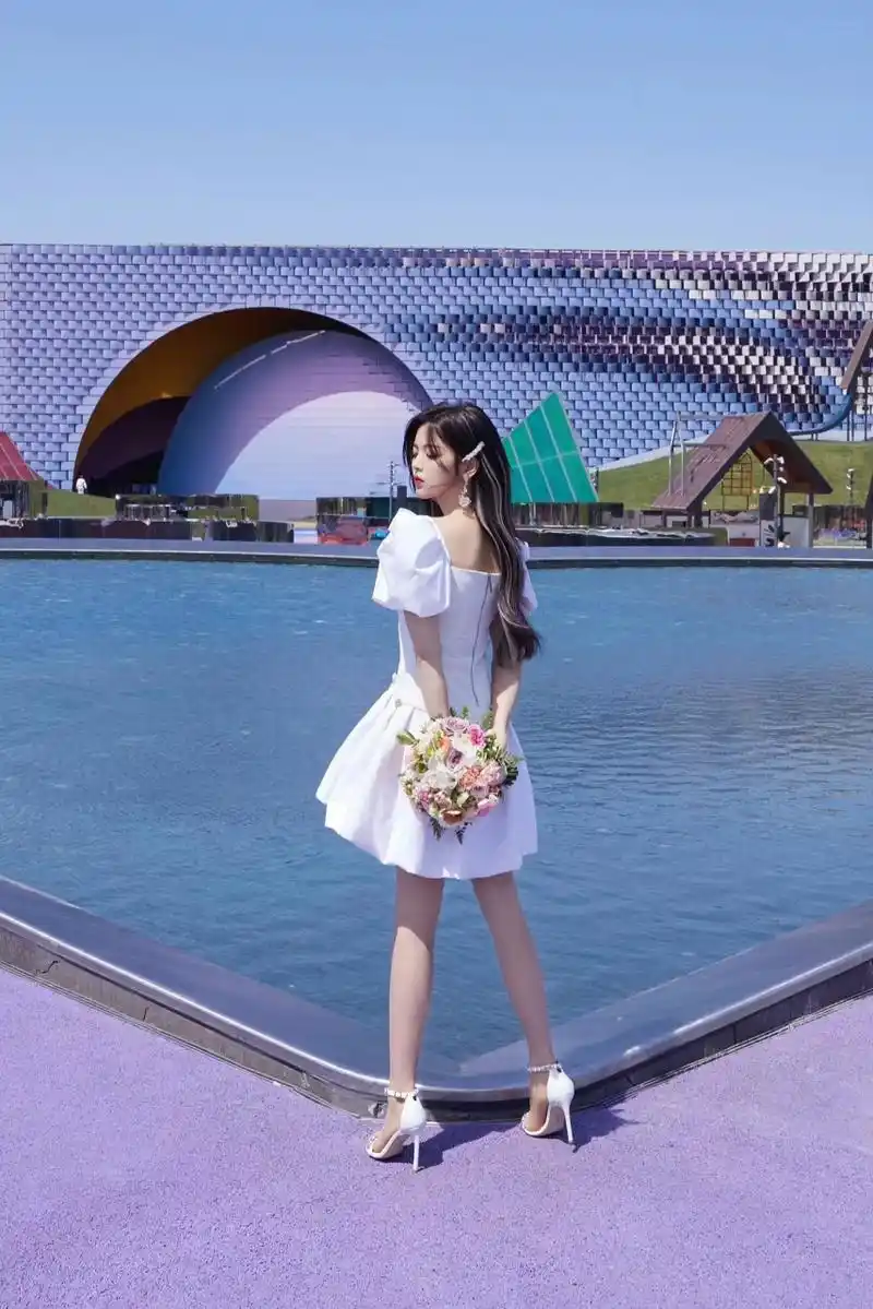 杨超越  高跟凉鞋  大长腿