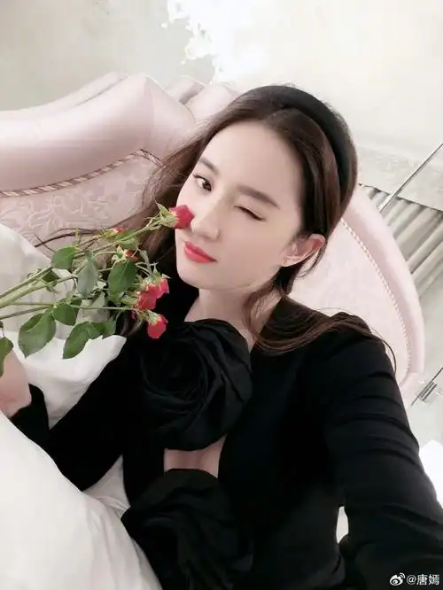 最后,祝刘亦菲生日快乐,青春永驻.也愿她与唐嫣友谊久久,祝福!