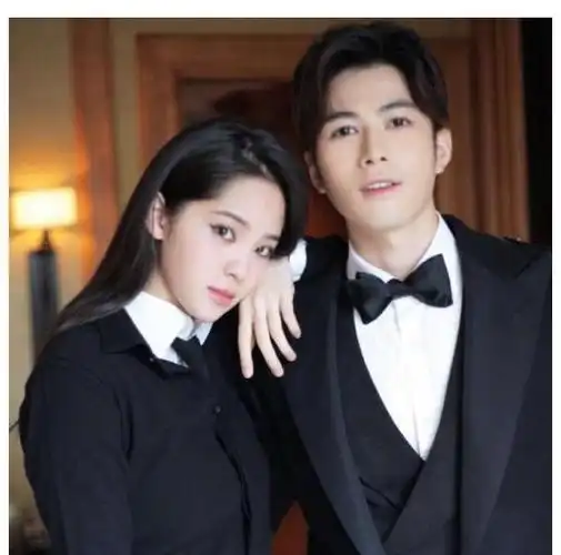 陈学冬把欧阳娜娜一把抱起,却忘记她穿的是5cm短裙