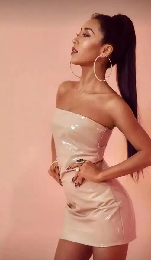 美女明星吉克隽逸迷人的野性美