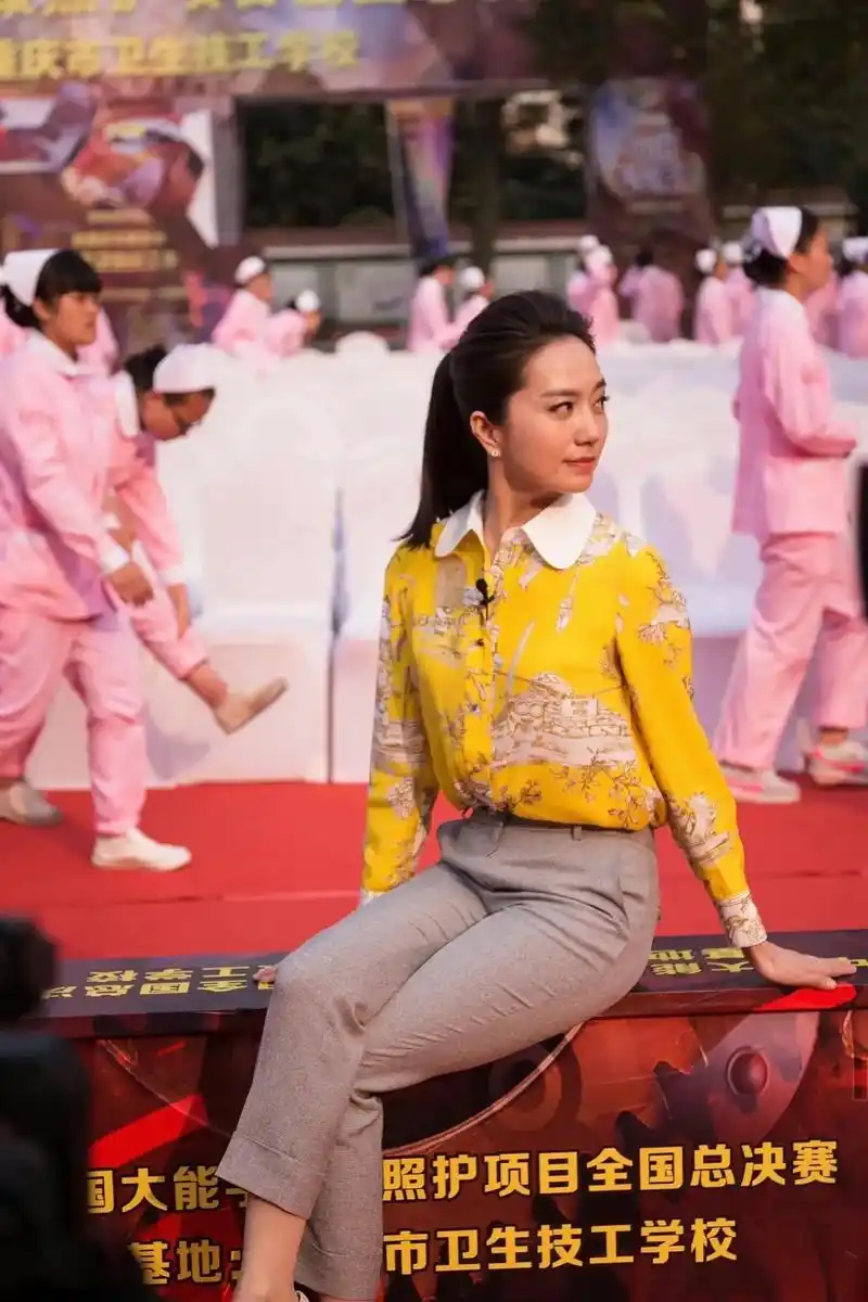 中央二台的第一时间张静越高调越惊艳