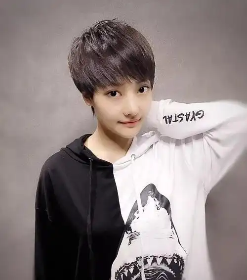 不但分有短碎发发型,中长短碎发发型,如果你是女士不防可以试试看