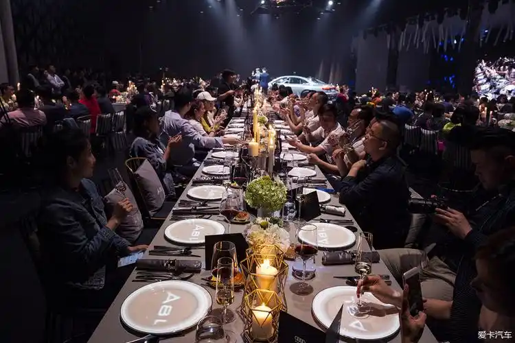 晚宴自然也是愉快的