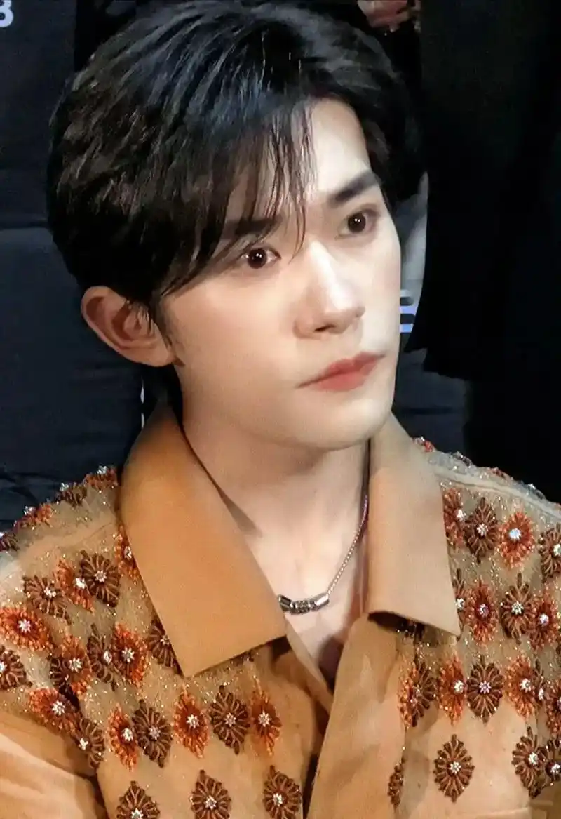 不是,哥们,没有技巧纯帅啊!#易烊千玺 - 抖音