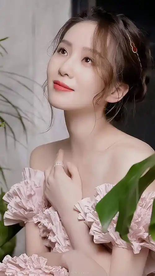 这些出名女明星,你觉得谁最美?(赵丽颖 杨幂 迪丽热巴 娜扎 杨紫 )