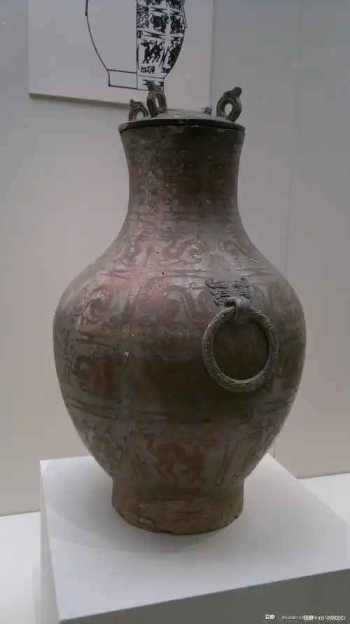 嵌铜鸟兽纹壶 战国中期 1957年河南陕县后川出土