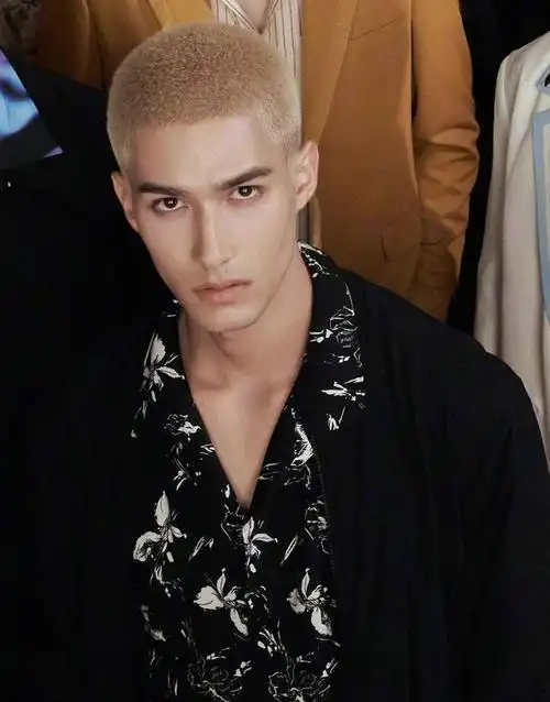 为给《创4》学员米卡集资,粉丝省下买药钱,学生连饭都舍不得吃