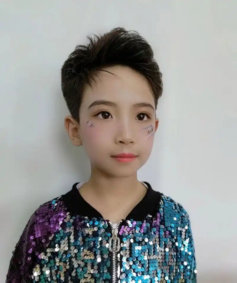 架子鼓妆容分享 捕捉小帅哥一枚