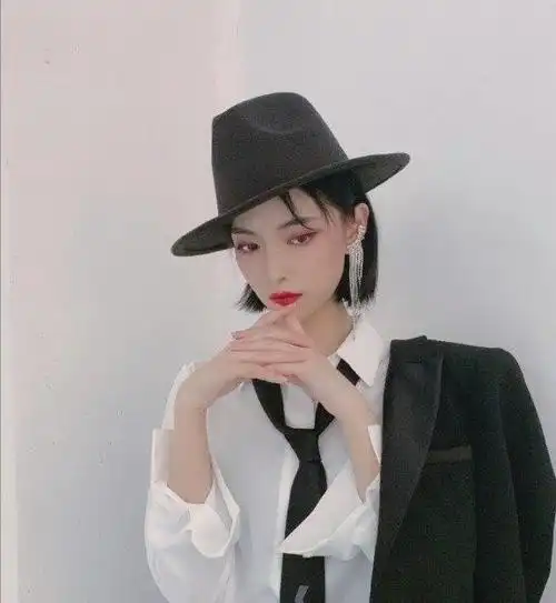 短发许佳琪真酷穿黑西装高跟鞋秀长腿这气场有一米八吧