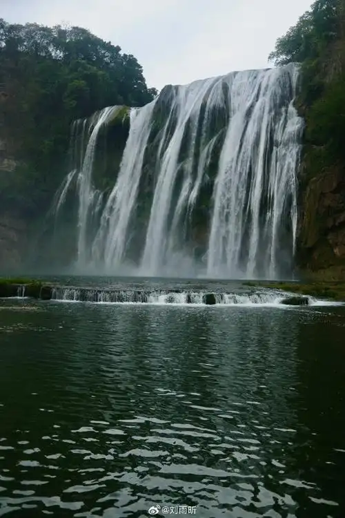 壁纸 风景 旅游 瀑布 山水 桌面 690_1035 竖版 竖屏 手机