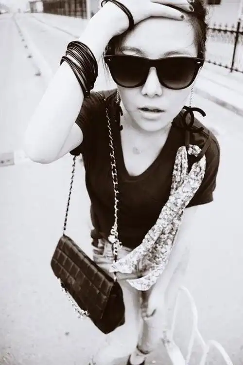 美女皮肤图片_qq美女皮肤大图_非主流美女qq皮肤大全_爱个性网 - http