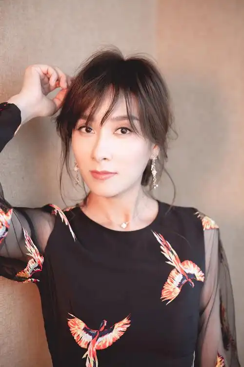 杨恭如发布最新居家大片