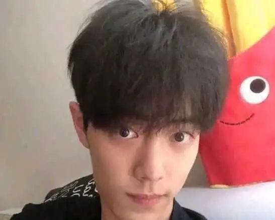 卸妆后的肖战脸上的痣不止一颗你还会继续喜欢他吗