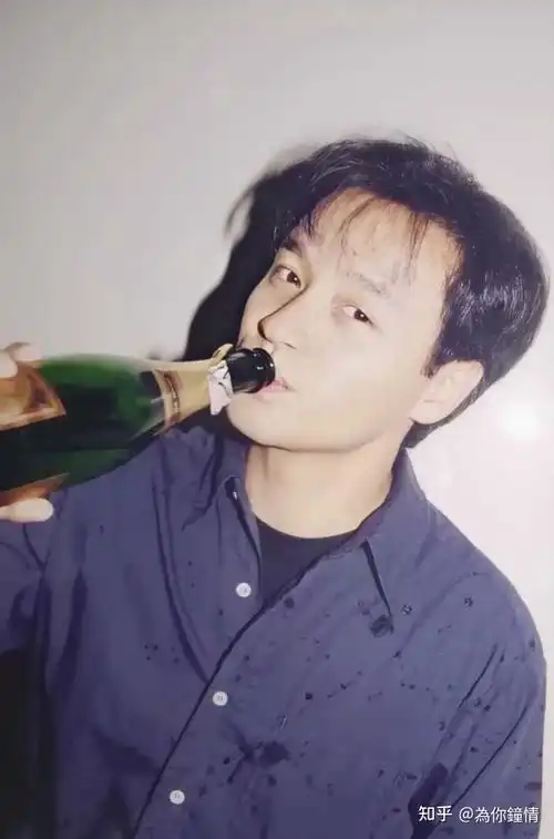 有张国荣很可爱的照片或视频吗