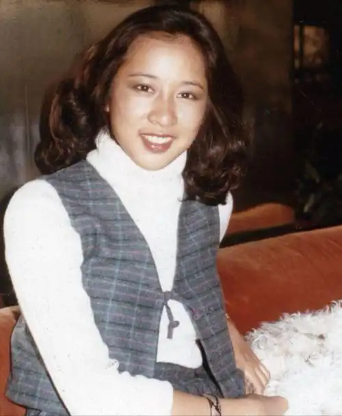 朱玲玲两嫁豪门,天生富贵,姐姐朱瑛瑛定居国外,生活平淡_腾讯新闻