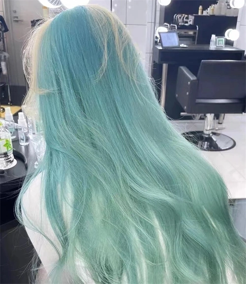 仙气到极致的发色 梦幻时髦"薄荷绿"_2023年流行发型 - 美发站