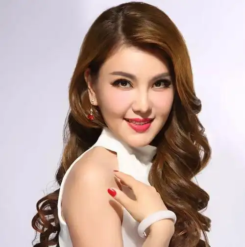 演唱:乌兰图雅以行吟的方式传播正能量:近年来带着诗歌走遍了大半个