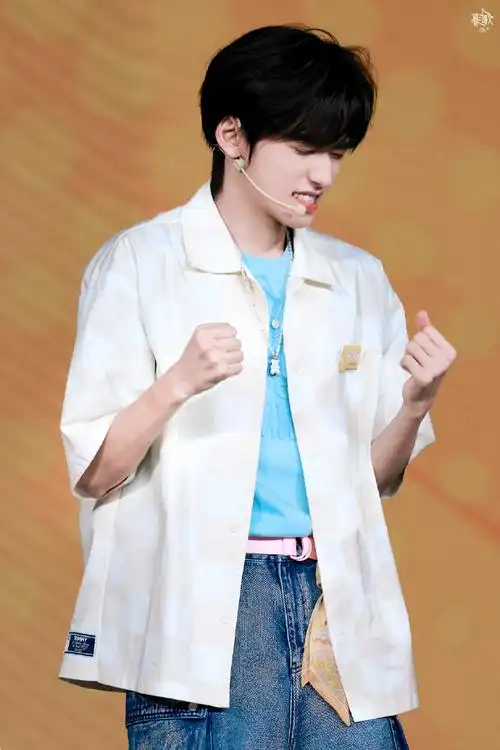 宋亚轩康师傅冰红茶品牌代言人##时代少年团夏日清爽穿搭##冰红茶