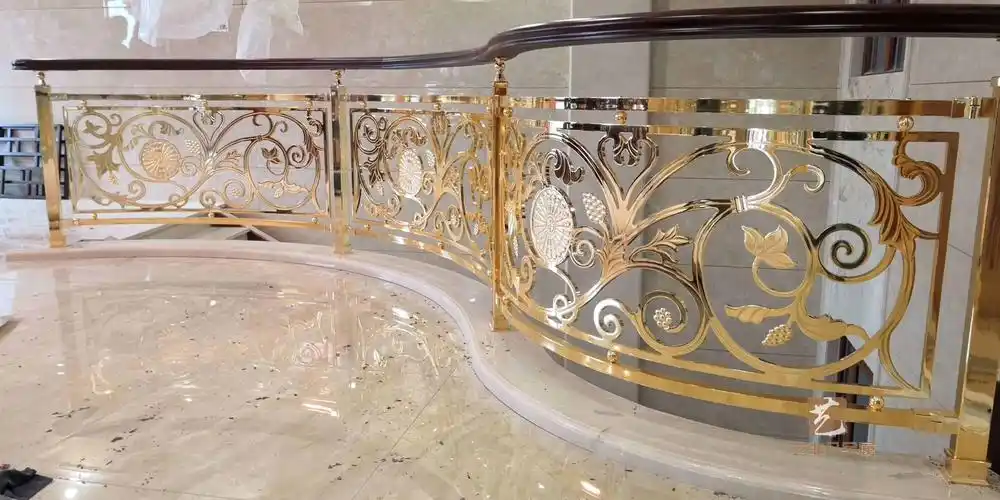 欧式别墅楼梯扶手传达着生命的精力